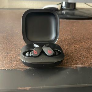 Black Beats by Dre and all size with the ear pieces